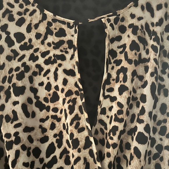 Vince Camuto animal print blouse with cut away detail. - Picture 2 of 3